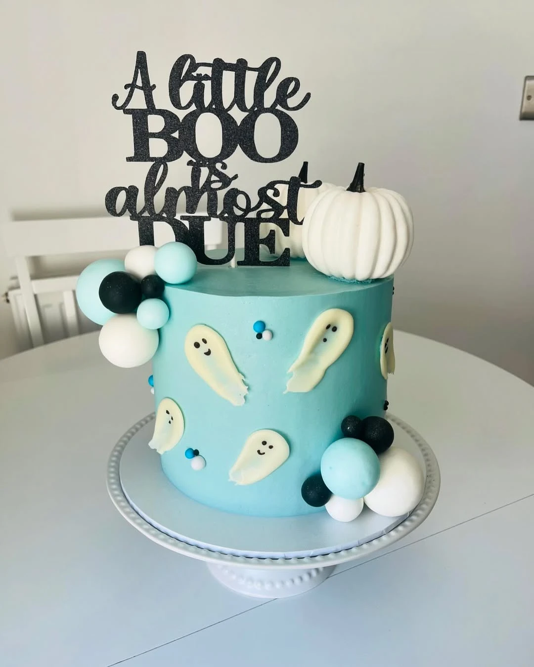 Pastel Ghost Centerpiece Cake a little boo is due baby shower ideas
