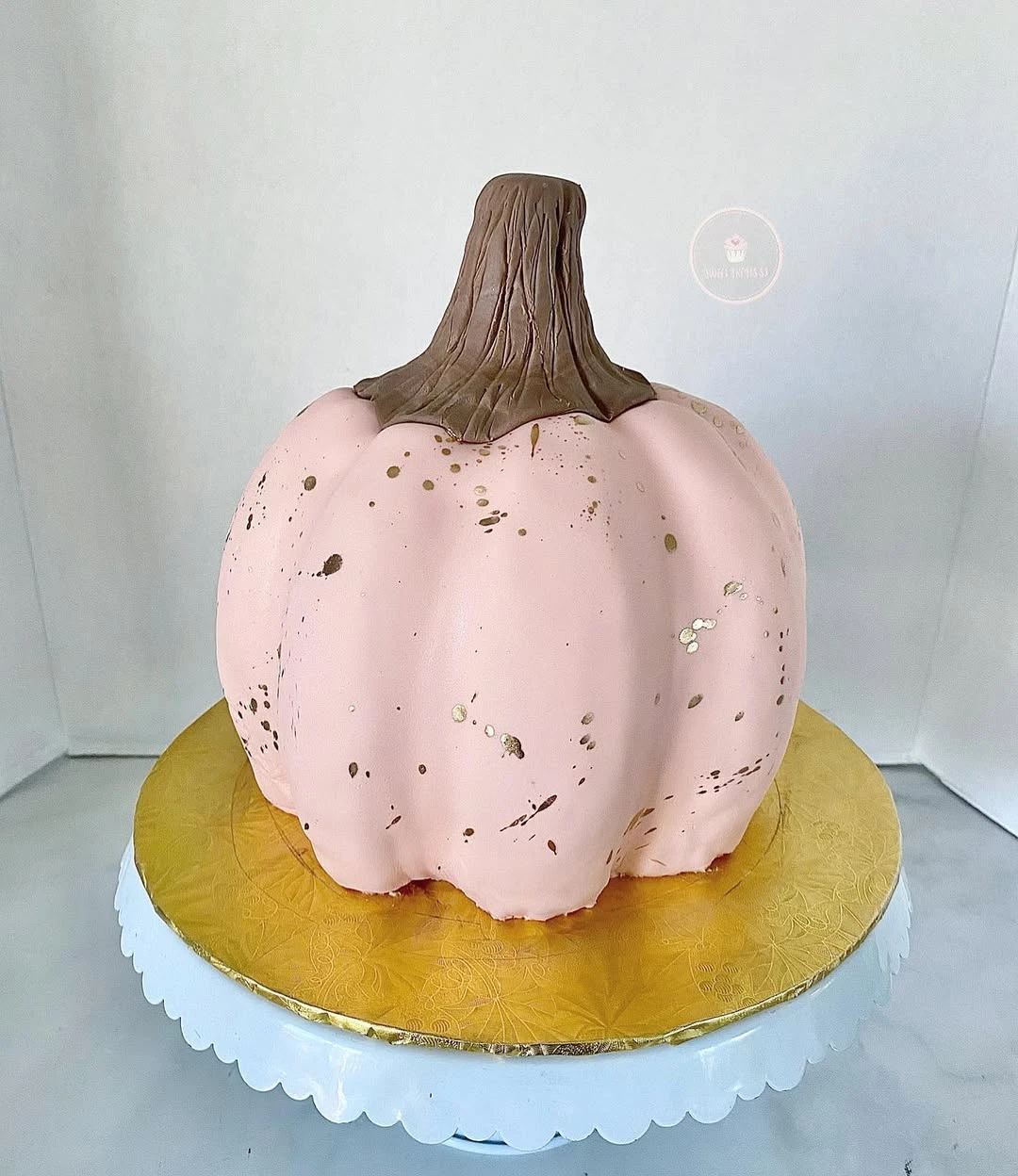 Sculpted Pumpkin Focal Point fall birthday party ideas