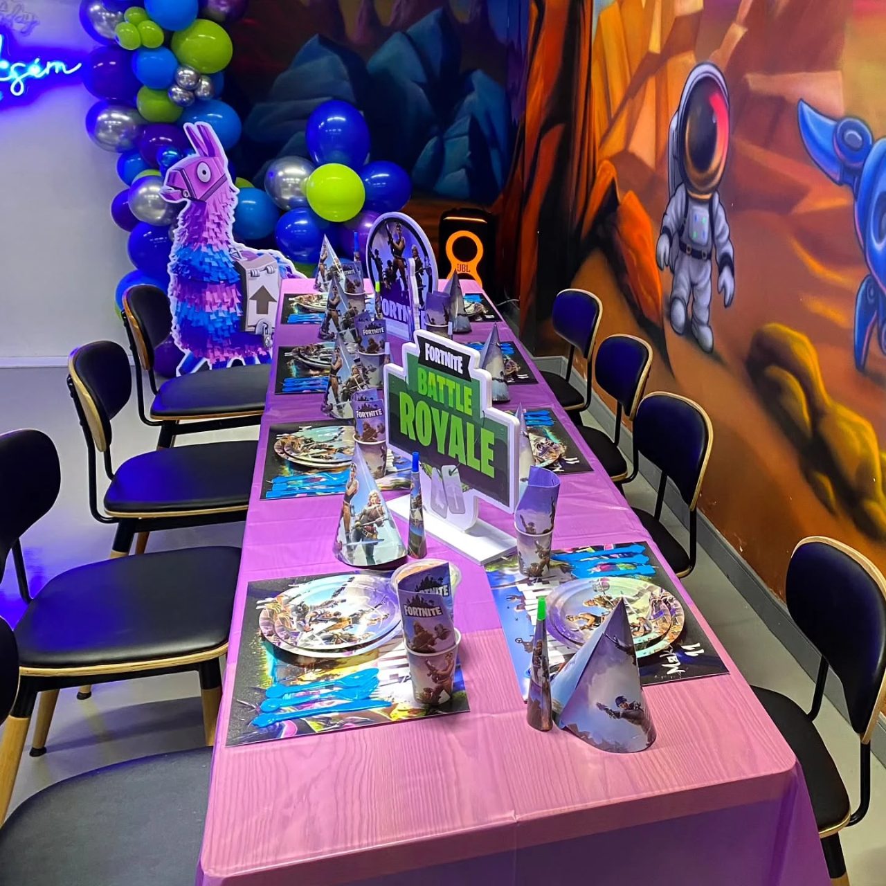 Themed Dining Layout fortnite birthday party ideas