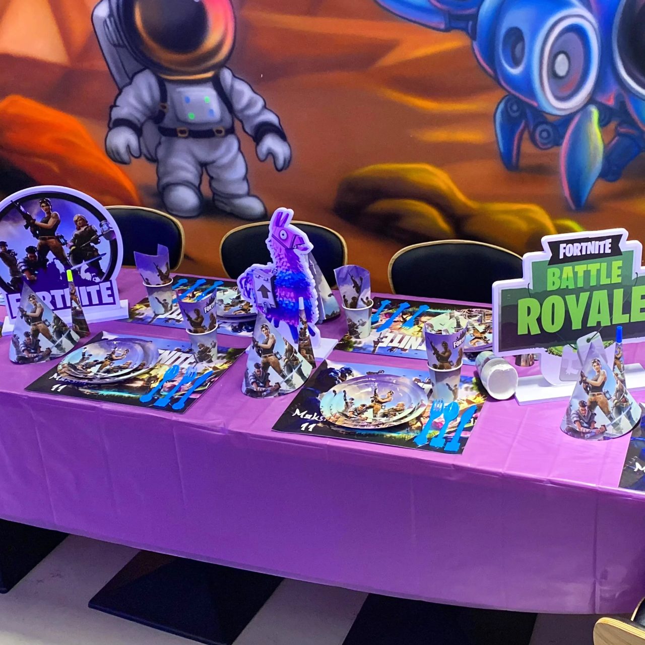 Themed Dining Layout fortnite birthday party ideas