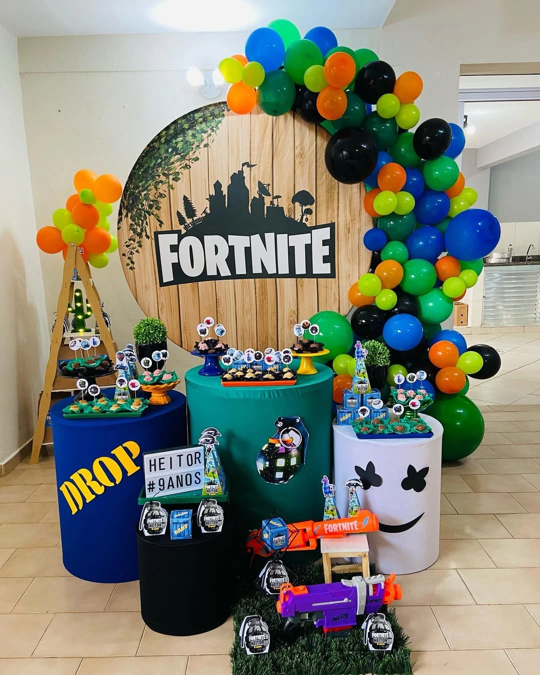 Cylinder Plinth Dessert Hub fortnite birthday party ideas