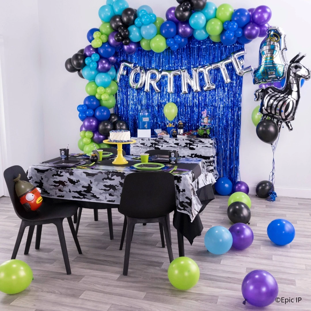 Camo and Balloon Backdrop fortnite birthday party ideas