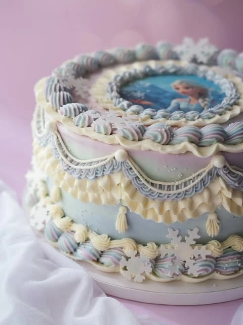 Intricate Pastel Lambeth Piping frozen birthday cake