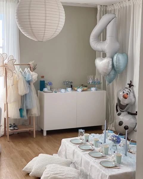 Royal Wardrobe Station frozen birthday party ideas