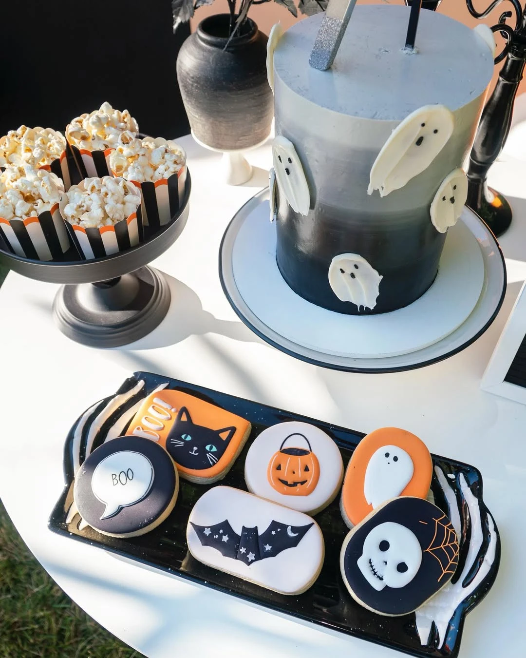 Modern Ghost Cake Display halloween birthday party for kids