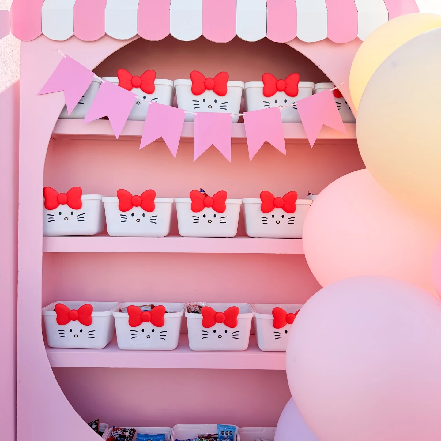 Functional Favor Display hello kitty birthday party ideas