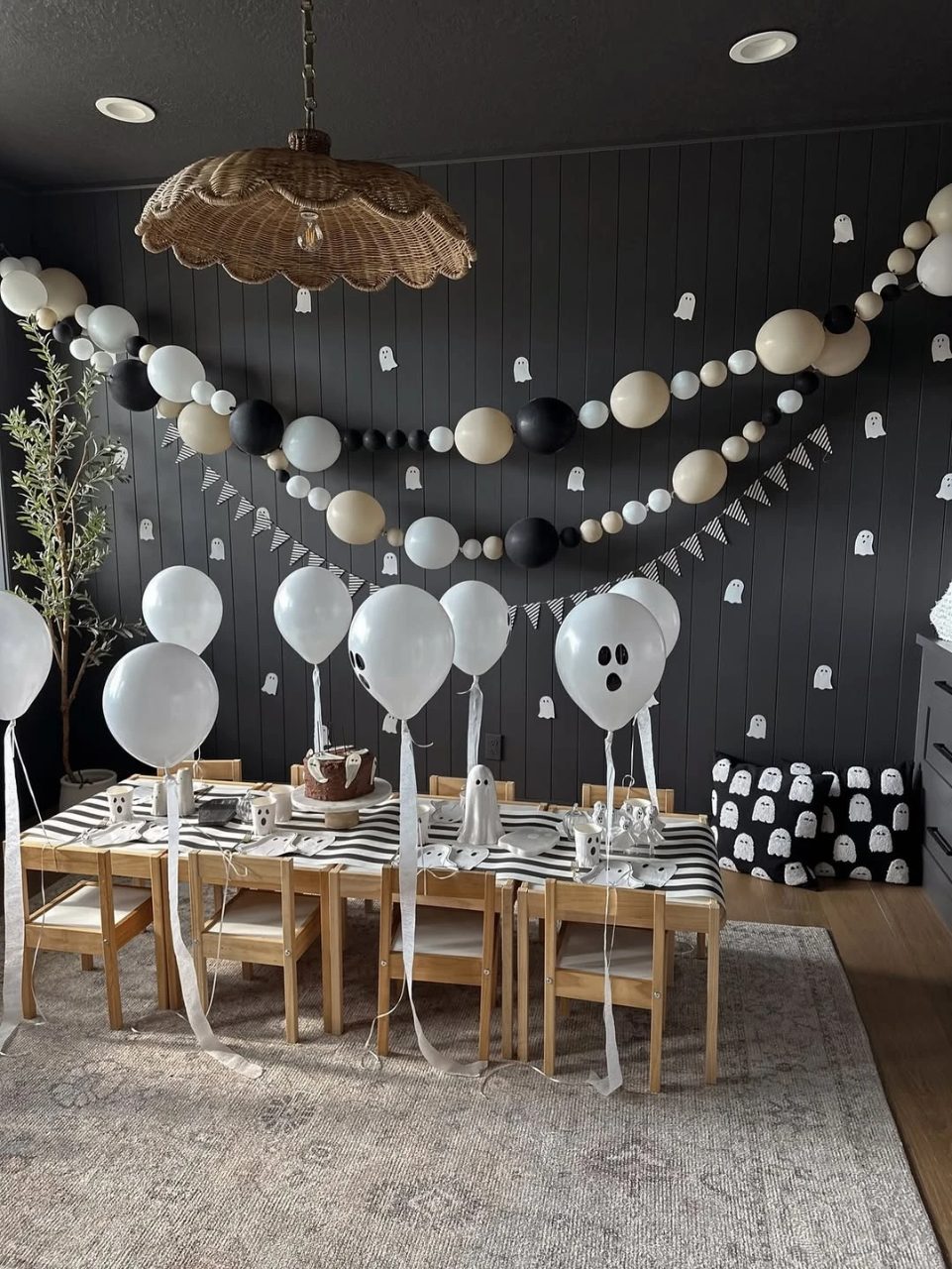 Ghostly Balloon Wall Display kids halloween party