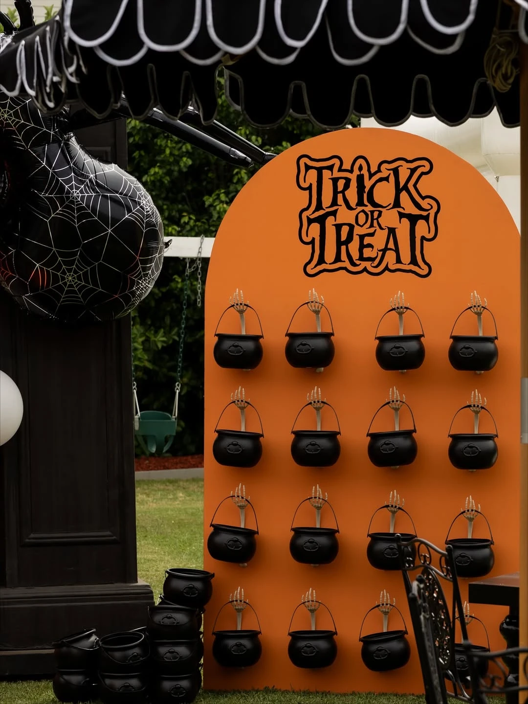 Hanging Cauldron Backdrop Wall kids halloween party
