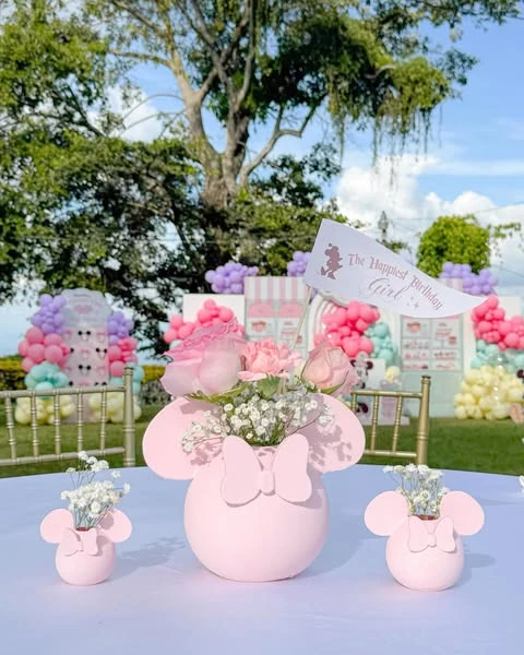 Minnie Silhouette Floral Centerpieces minnie mouse birthday party ideas