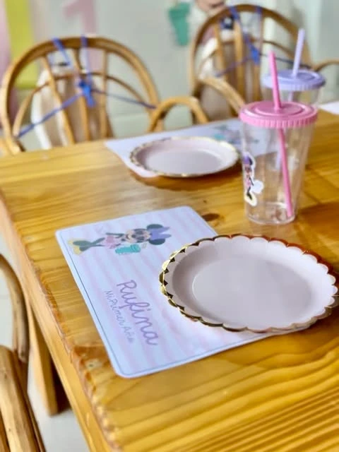 Scalloped Plates and Custom Placemats minnie mouse birthday party ideas