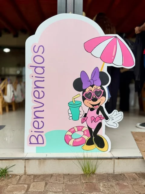 Character Welcome Signage minnie mouse birthday party ideas