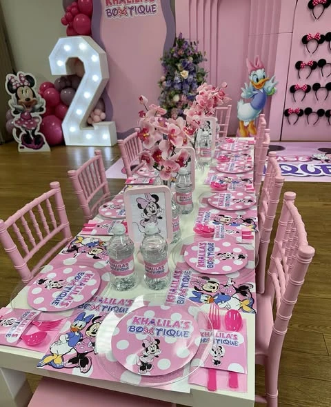 Coordinated Character Place Settings minnie mouse birthday party ideas