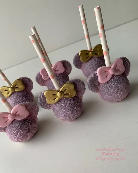 Textured Minnie Cake Pops minnie mouse birthday party ideas