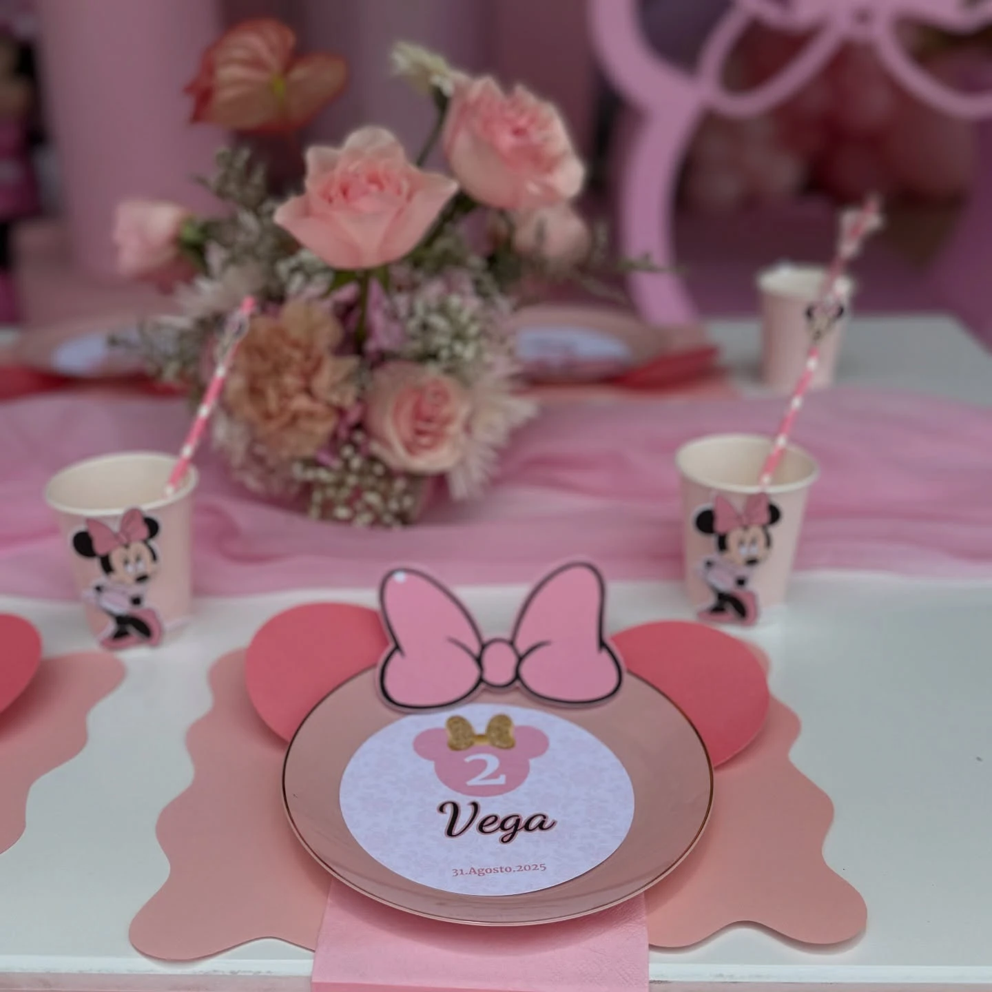 Tiered Pink Pedestal Displays minnie mouse birthday party ideas
