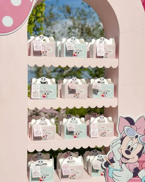 Boutique Style Favor Display minnie mouse birthday party ideas