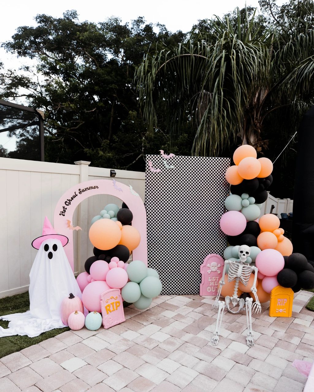 Patterned Outdoor Photo Station outdoor halloween party