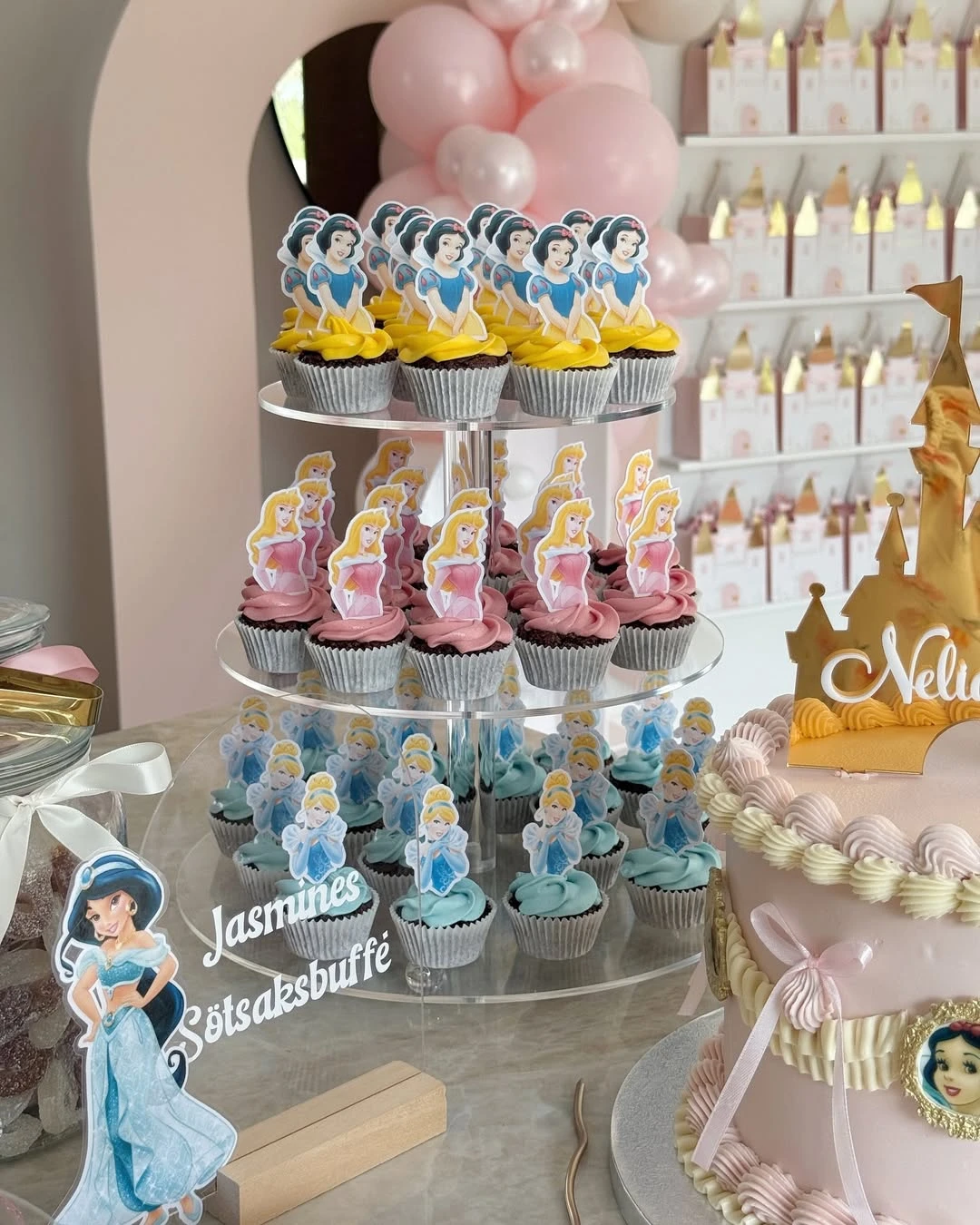 Regally Piped Cakes princess birthday party