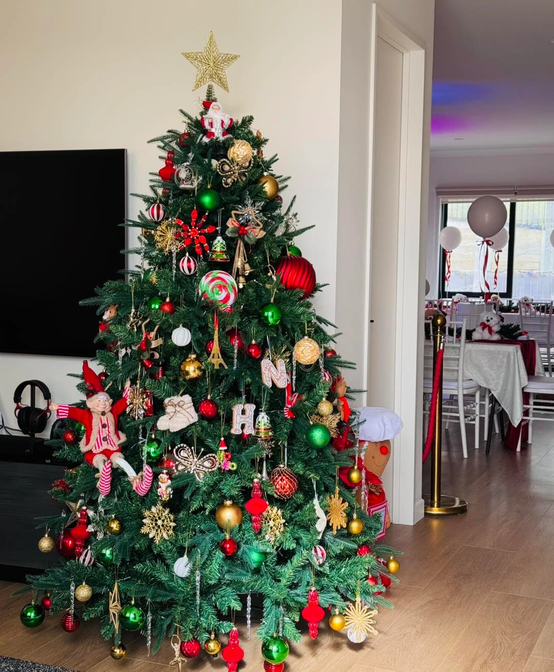 Multi-Layered Holiday Focal Points santa baby shower ideas