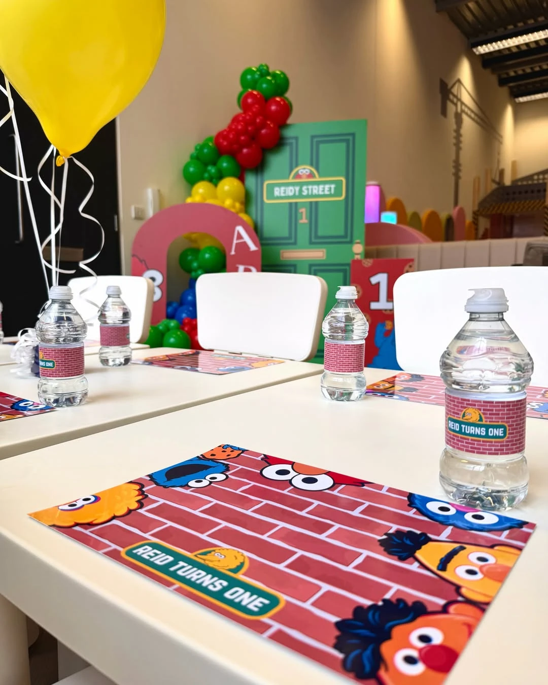 Brick Motif Table Decor sesame street birthday party ideas