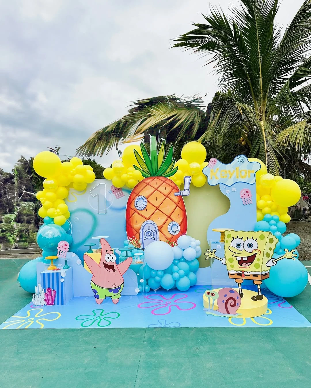 Build a Character Backdrop spongebob birthday party