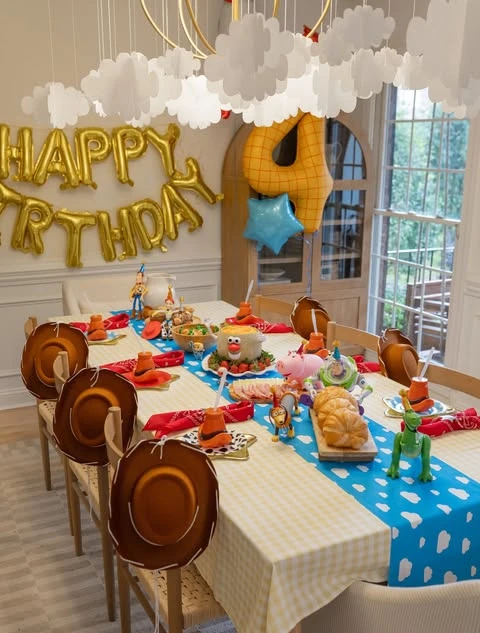 Andy's Room Atmosphere toy story birthday party ideas