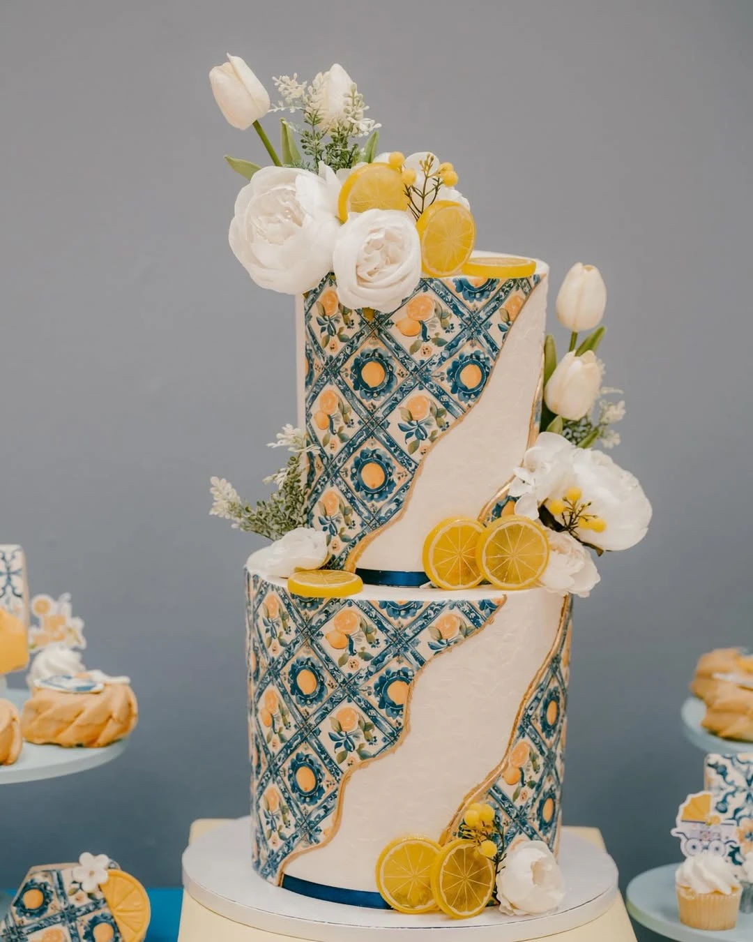 Majolica Patterned Cakes ciao baby shower