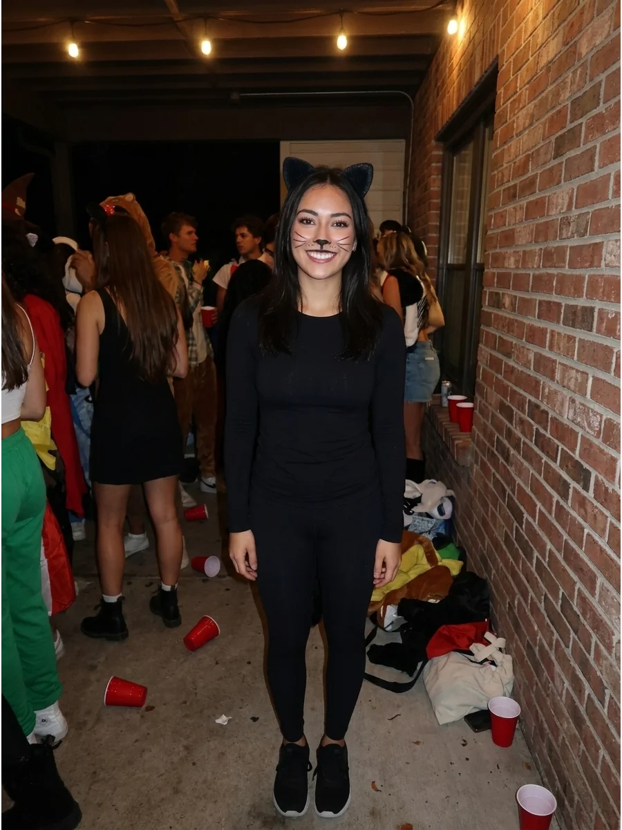 Black Cat. Wear an all-black outfit with cat ears and comfortable black shoes. Draw a small nose and whiskers with face makeup for an easy costume that works at almost any Hallowee