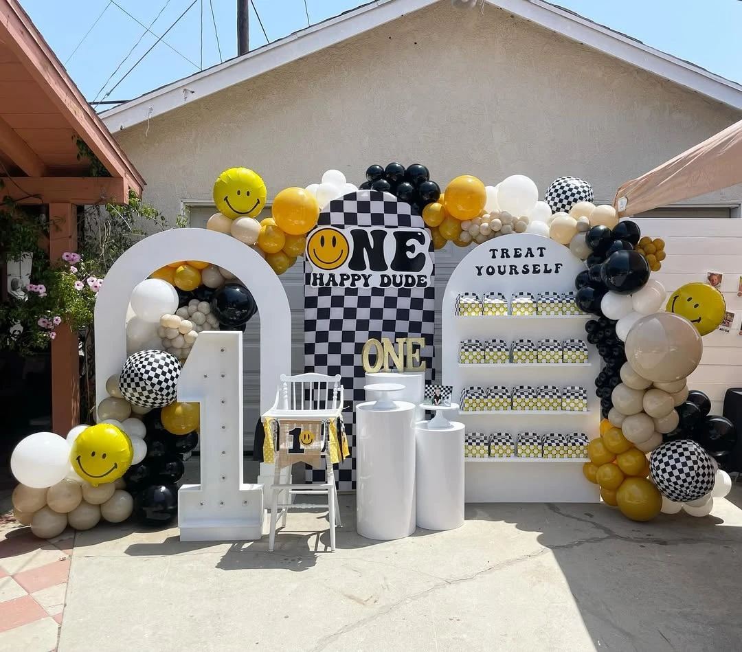 Multi-Functional Arch Wall Display one happy dude birthday