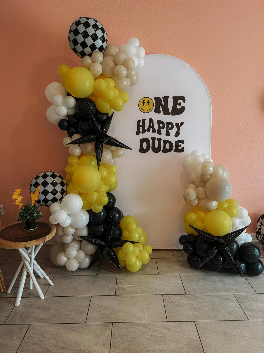 Groovy Arch Photo Station one happy dude birthday