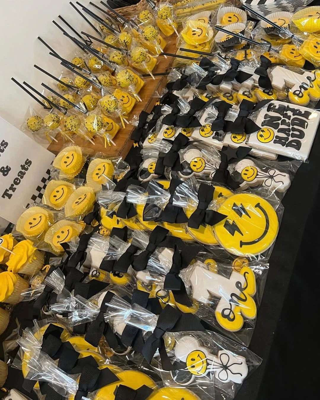 Wrapped Graphic Treat Display one happy dude birthday