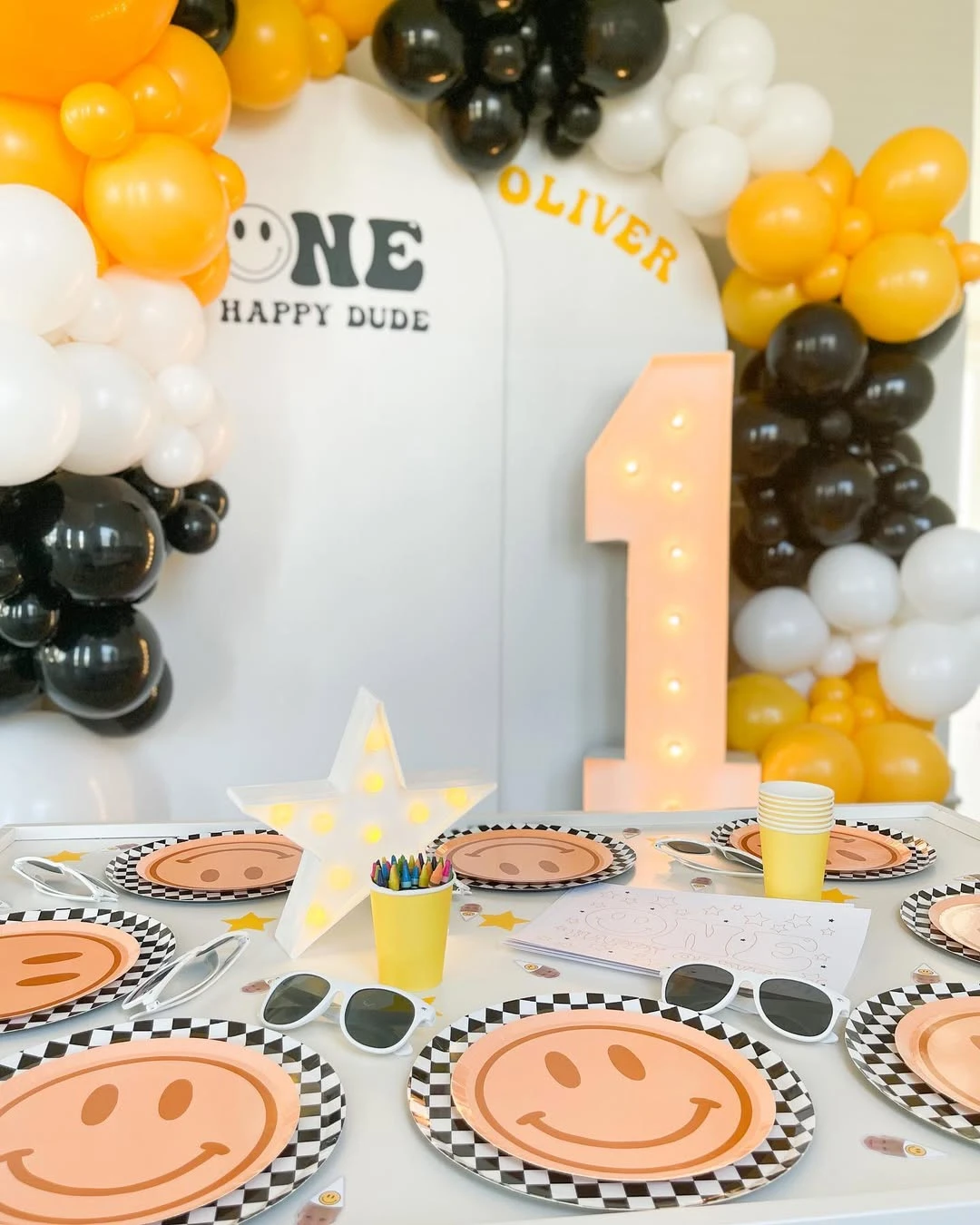 Smiley Face Place Settings one happy dude birthday