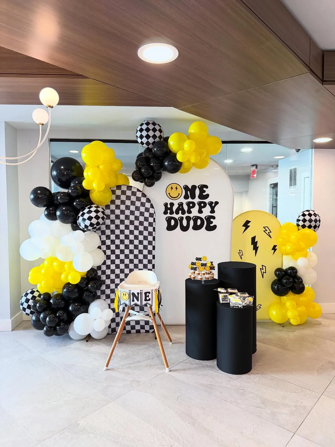 Staggered Patterned Backdrop Arches one happy dude birthday