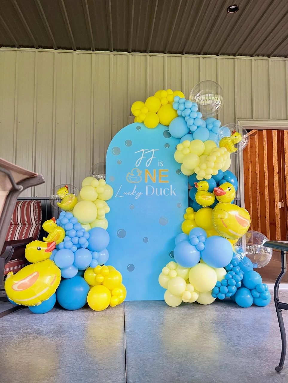 Lucky Duck Arch Display one lucky duck birthday party