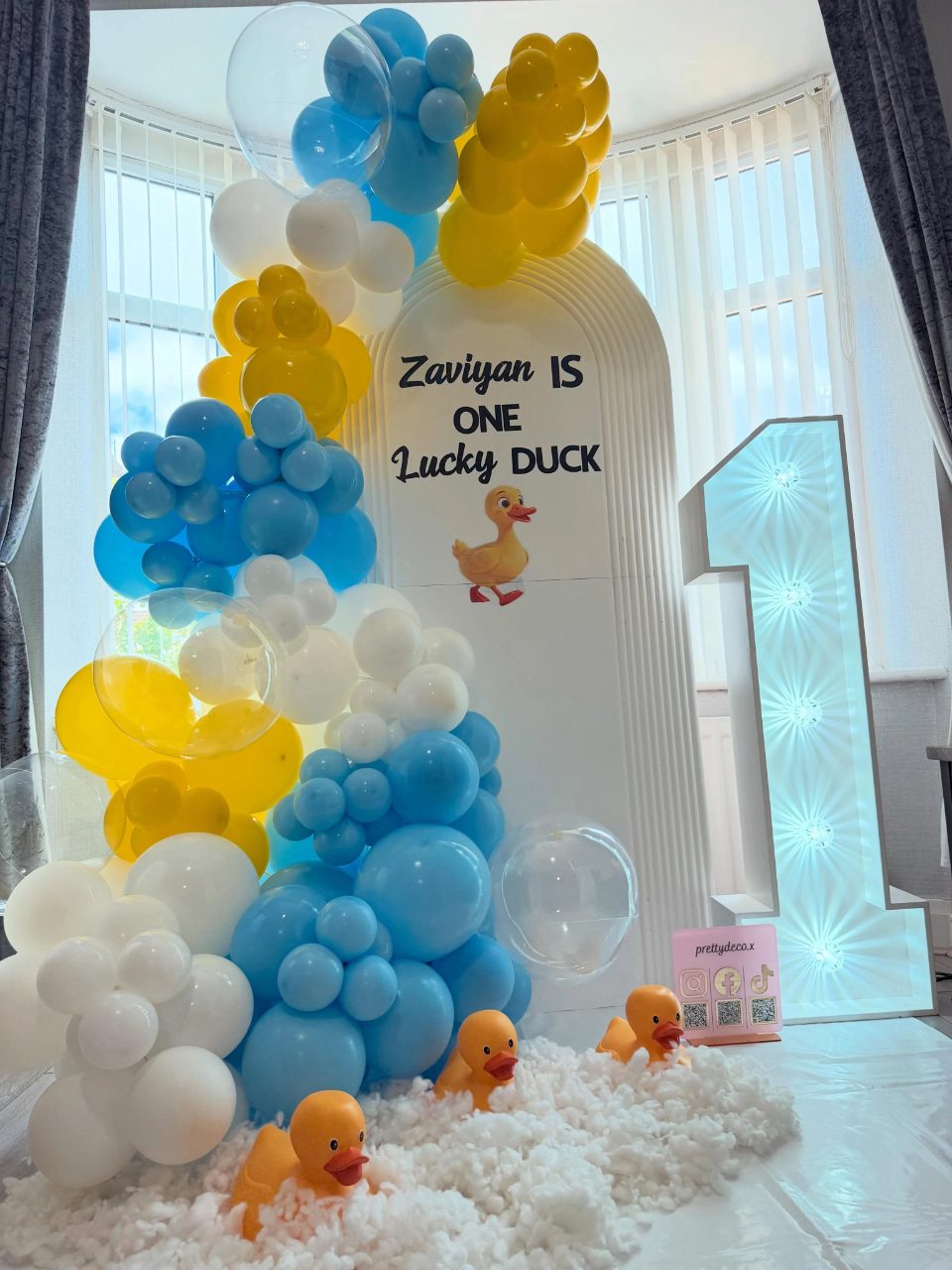 Fluted Arch Focal Point one lucky duck birthday party