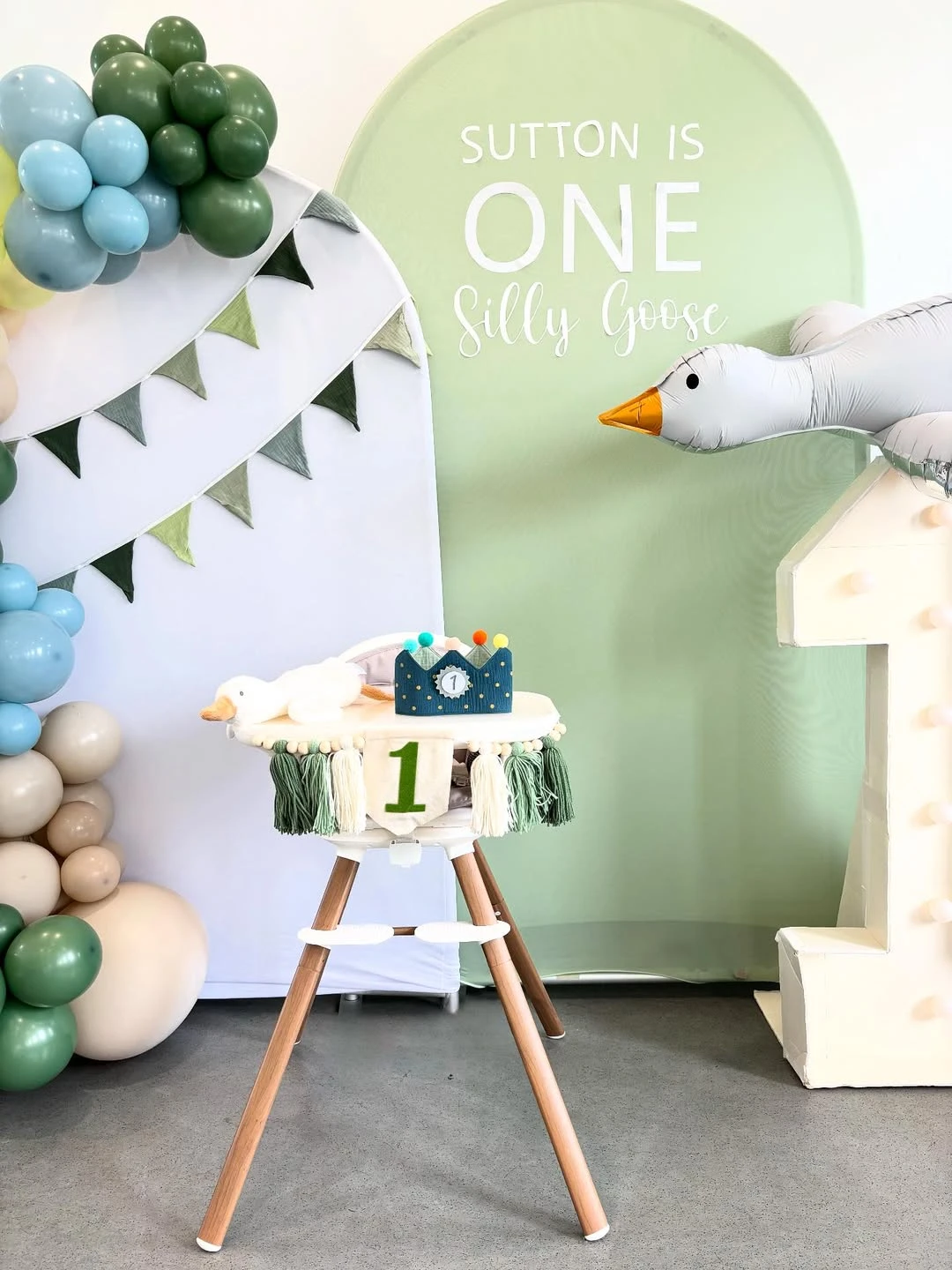 Sage Arch Smash Station one silly goose birthday