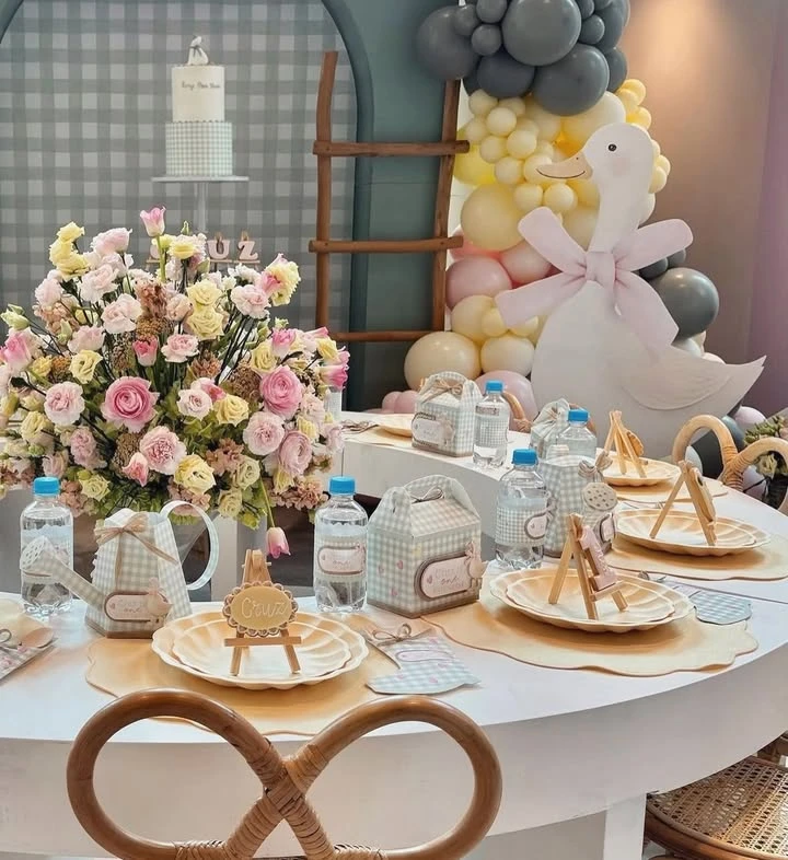 Scalloped Tabletop Pond Settings one silly goose birthday