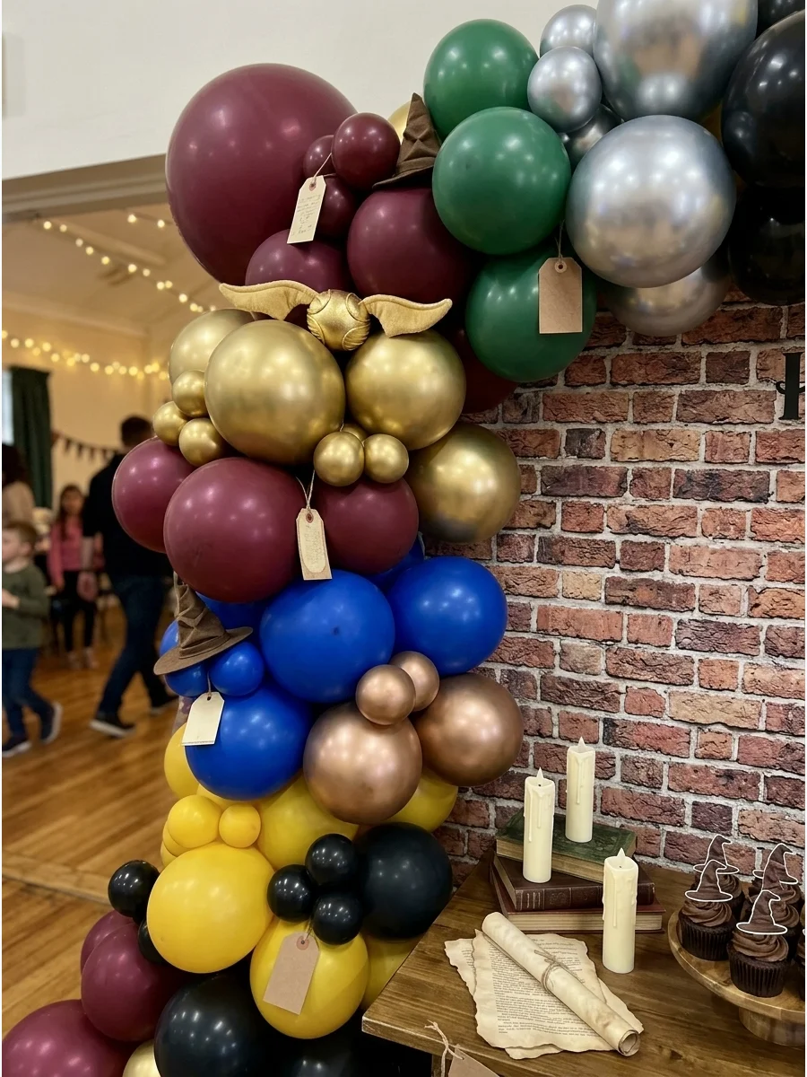 Hogwarts House Balloon Display. Combine balloons in the colors associated with the four Hogwarts houses instead of relying on a generic red-and-gold balloon arch. Harry Potter Tabl