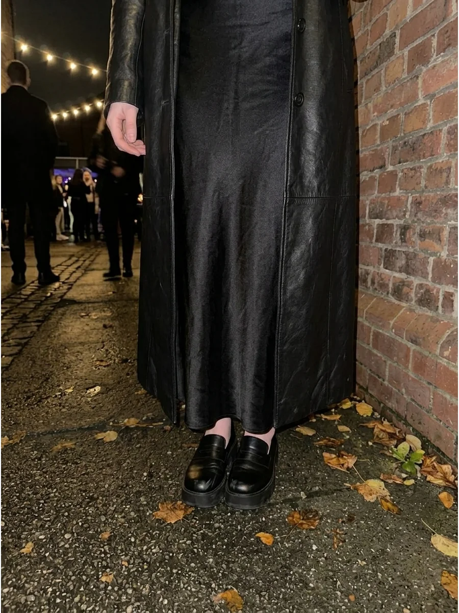 1990s Vampire Costume support view 1