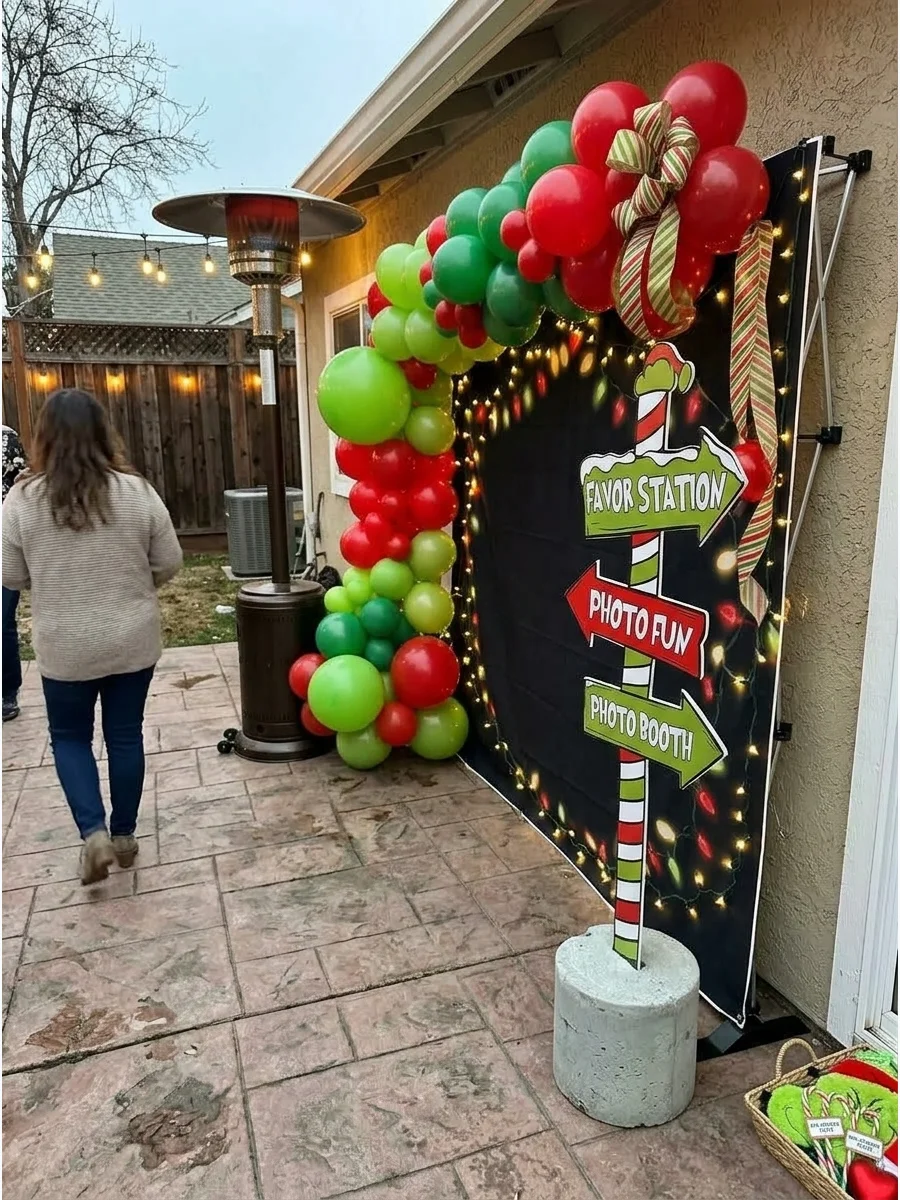 Grinch Photo Booth support view 1